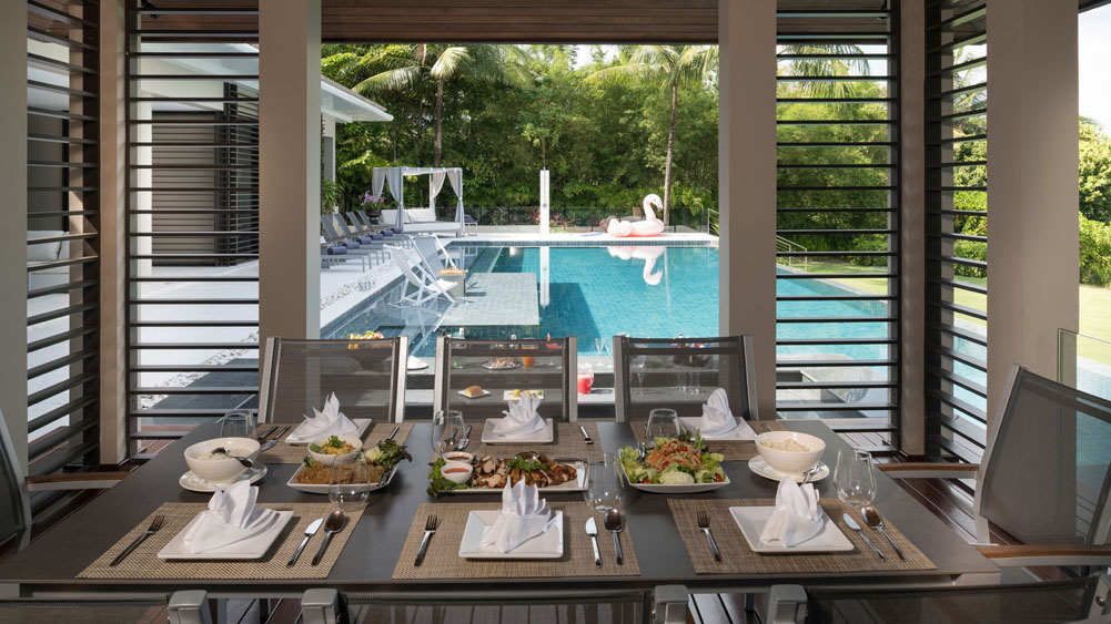 Naam Sawan - Dining sala by the pool